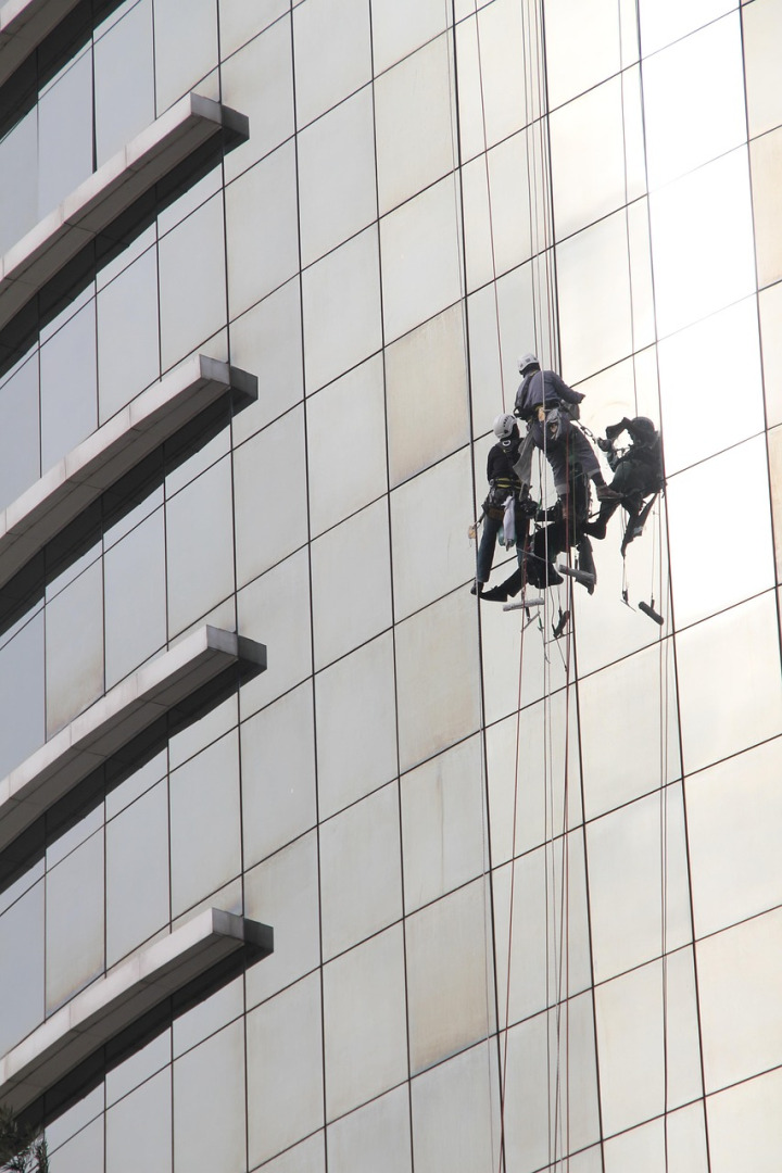 commercial high-rise window cleaning